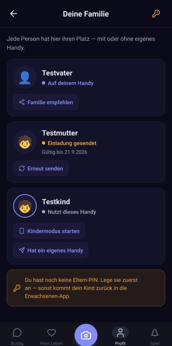 Screenshot of the Buddi app: family overview with invitations and kids mode